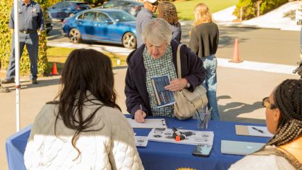 District 61 staffers providing info to constituent