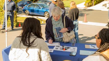 District 61 staffers providing info to constituent